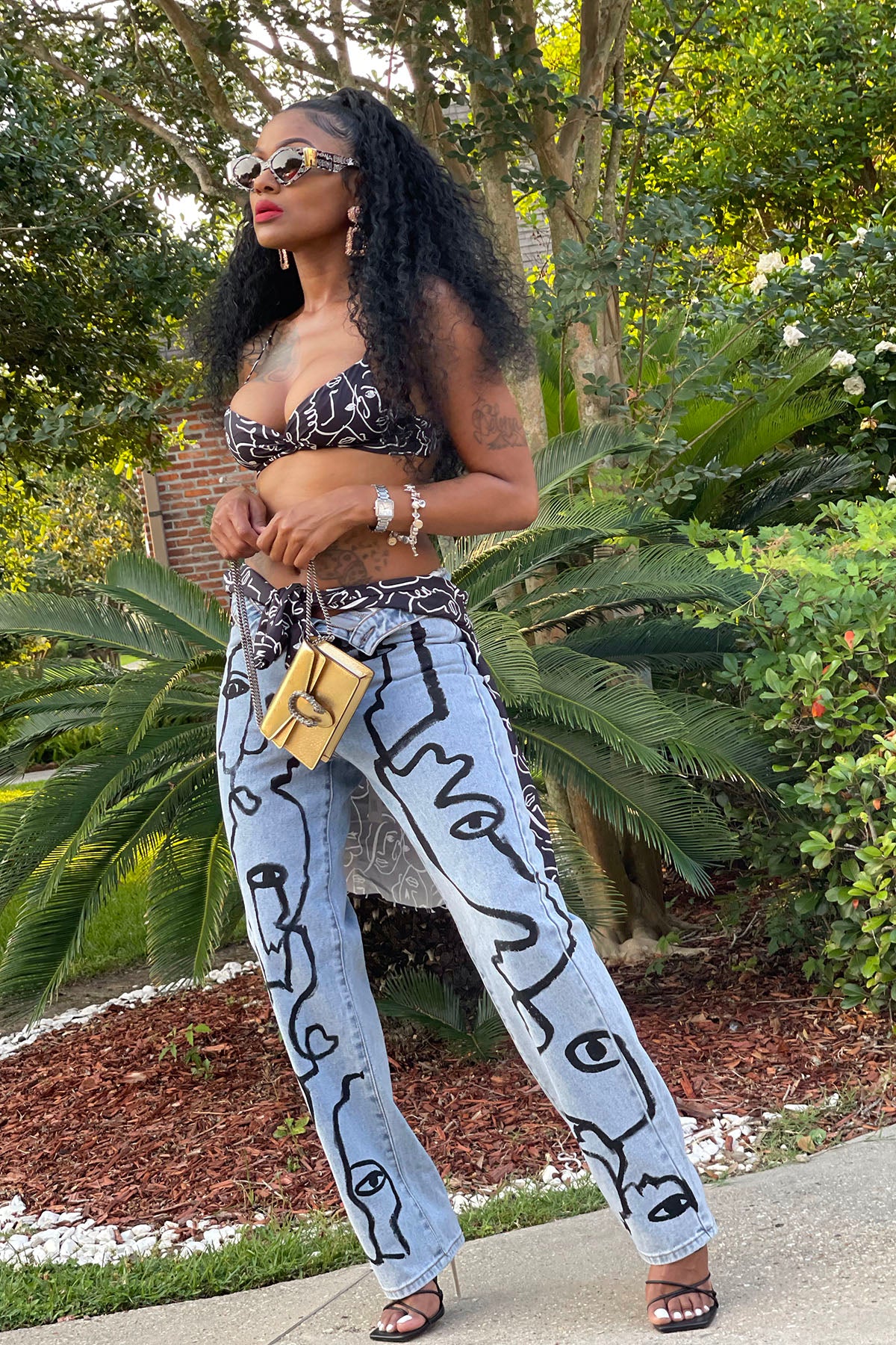 Many faces (Jeans)