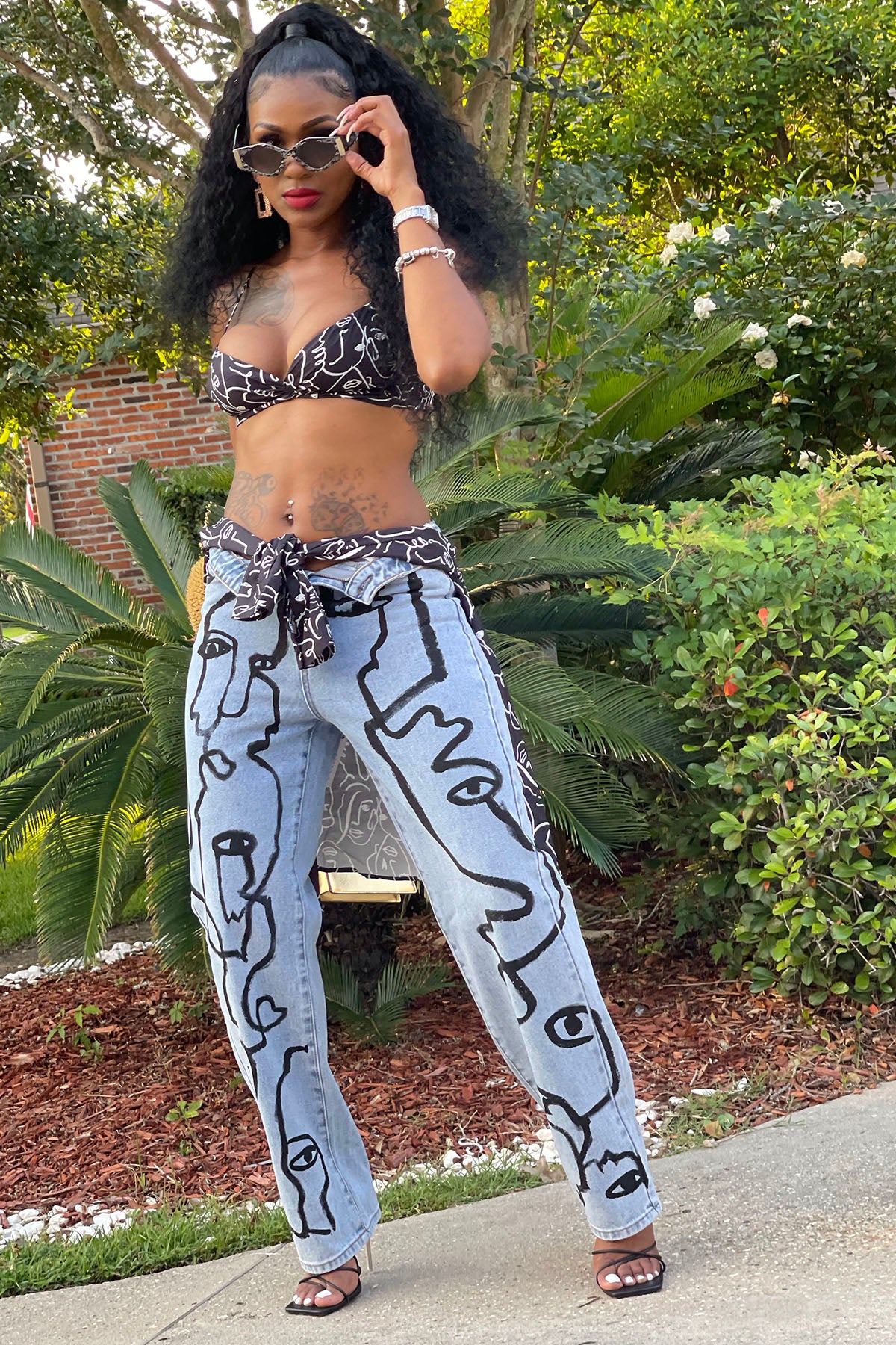 Many faces (Jeans)